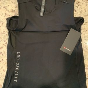 NWT large LULULEMON TANK
